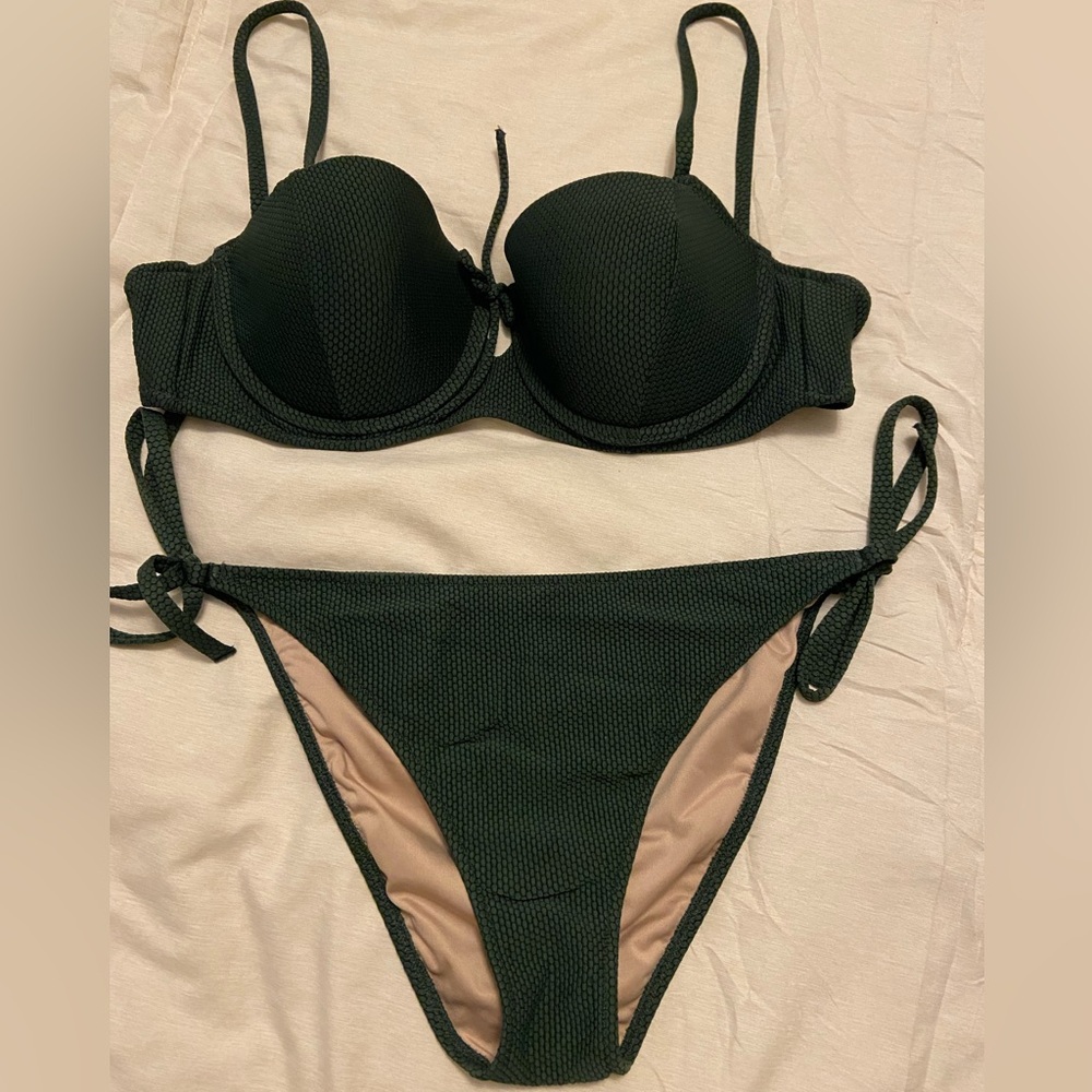 LIKE NEW DK GREEN WOMENS BIKINI SET